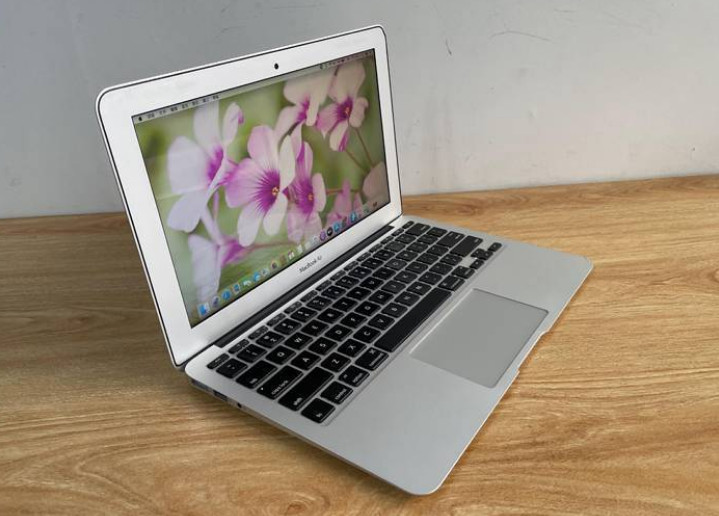 苹果MacBook air(md711A)超薄笔记 苹果MacBook air(md711A)超薄笔记